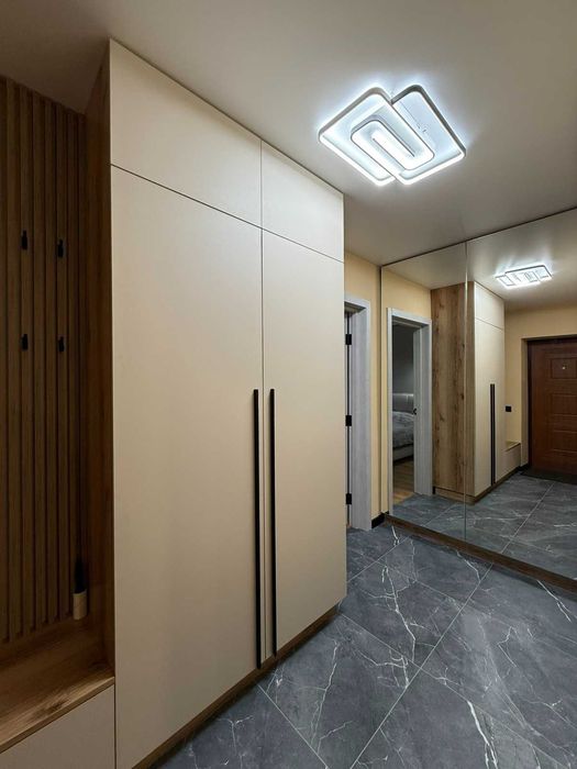 Двокімнатна квартира в центрі Богородчан із власною ділянкою.