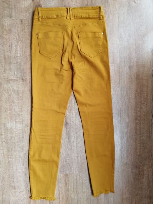 Spodnie musztardowe C&A