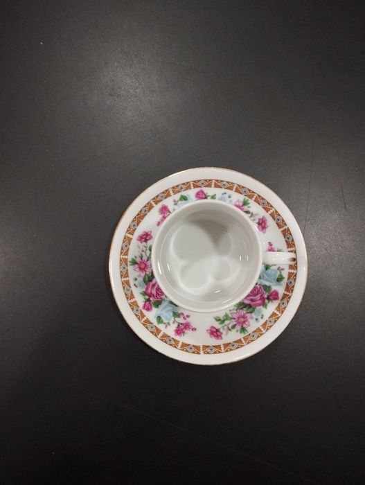 Conjunto de chávena e pires de café