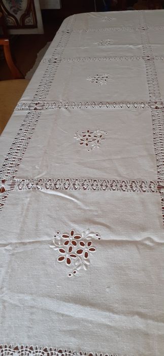 Lindíssima Toalha Linho-Grande, Bordados Manuais