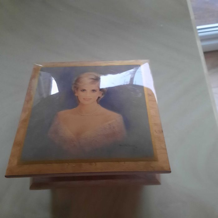 piękna szkatułka Księżna Diana