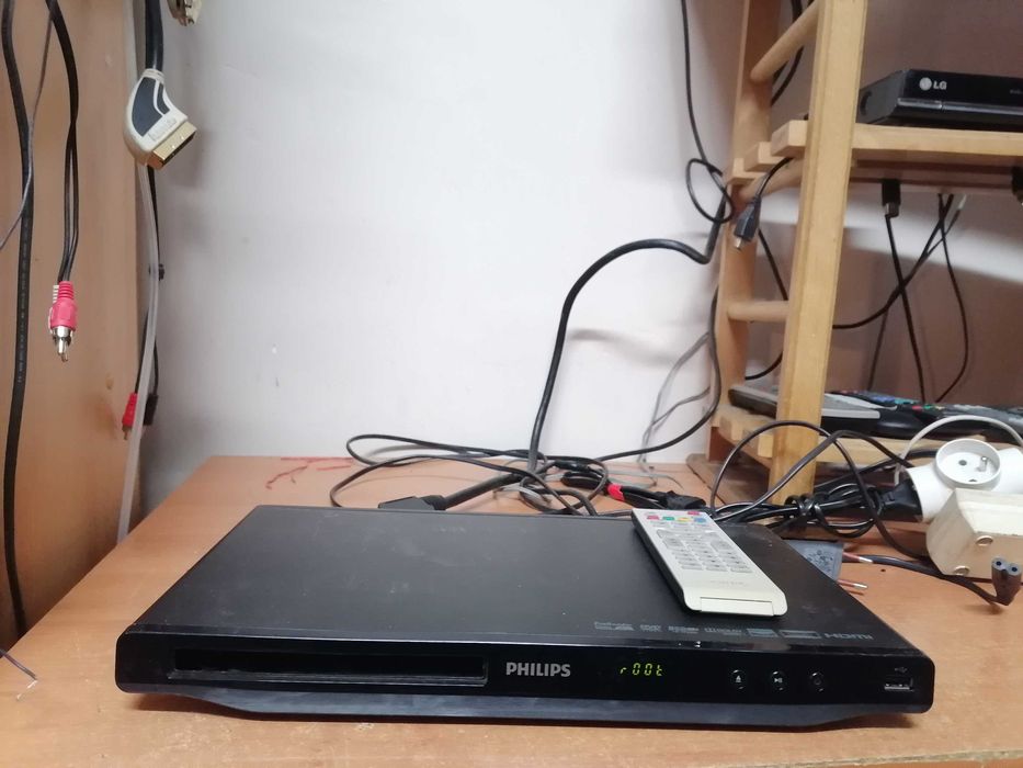 Odtwarzacz CD/DVD Philips DVP3380 HDMI/USB pilot