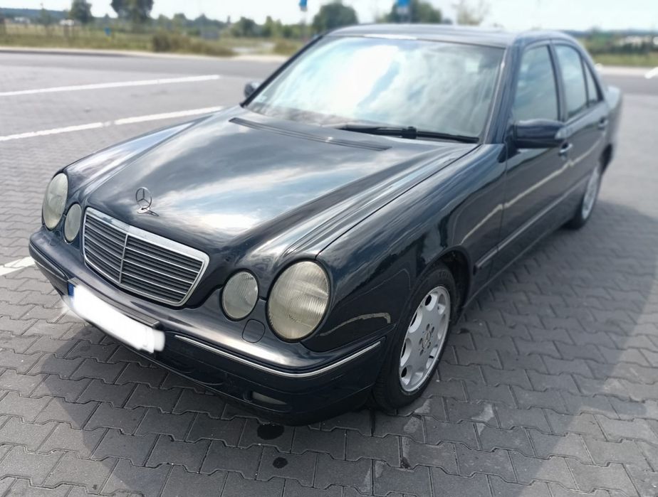 Mercedes-Benz E210 elegance