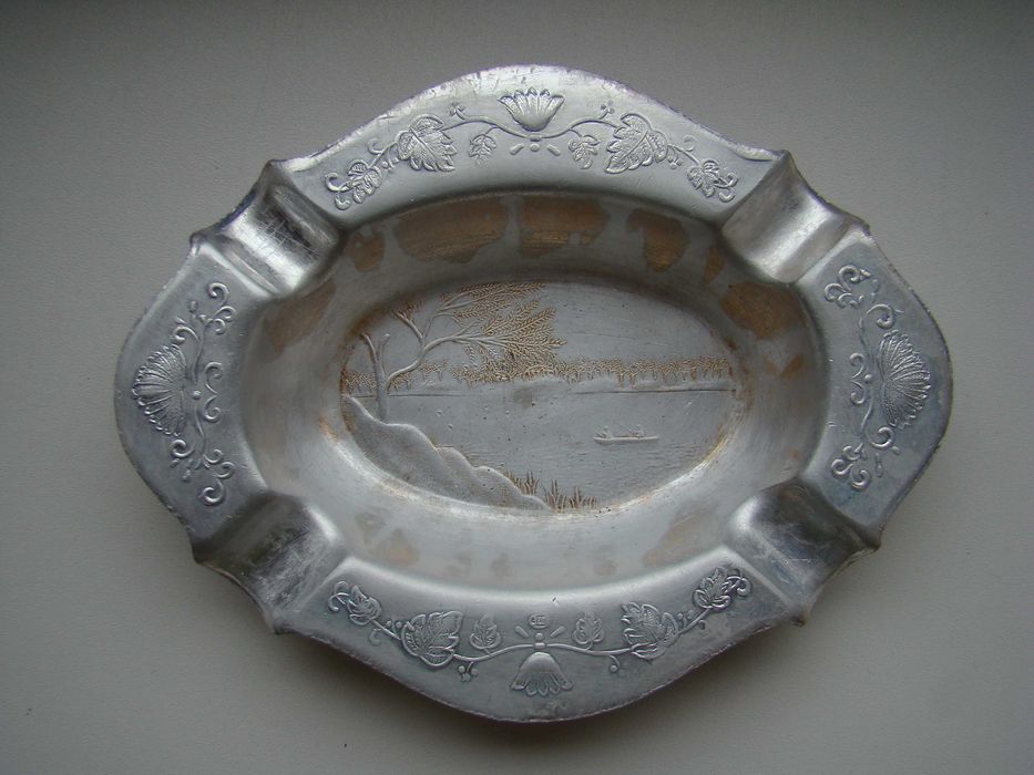 Пепельница Рыбаки на лодке ловят рыбу из СССР.