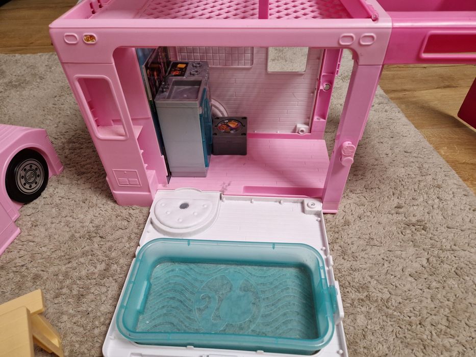 Kamper Barbie z kartonem