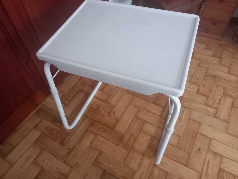 Mesa de apoio ao computador