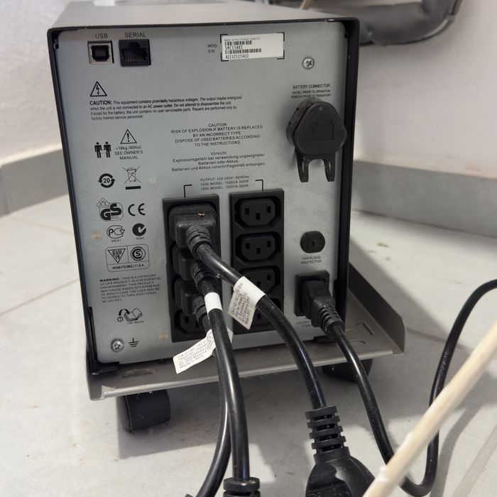 APC Smart-UPS C1500 (SMC1500I) czysty sinus/AVR