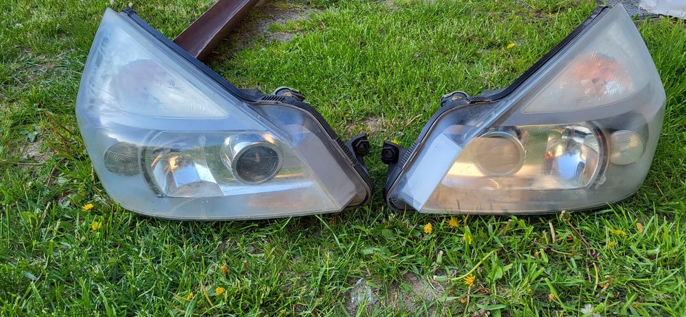 Lampy przednie ksenon Renault Espace IV 2004r