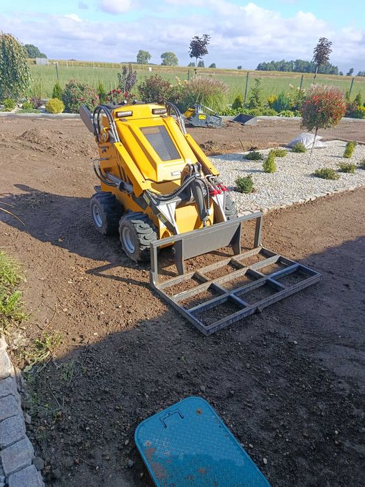 Usługi Miniładowarką Nysa i okolice Niwelacja terenu pod trawnik