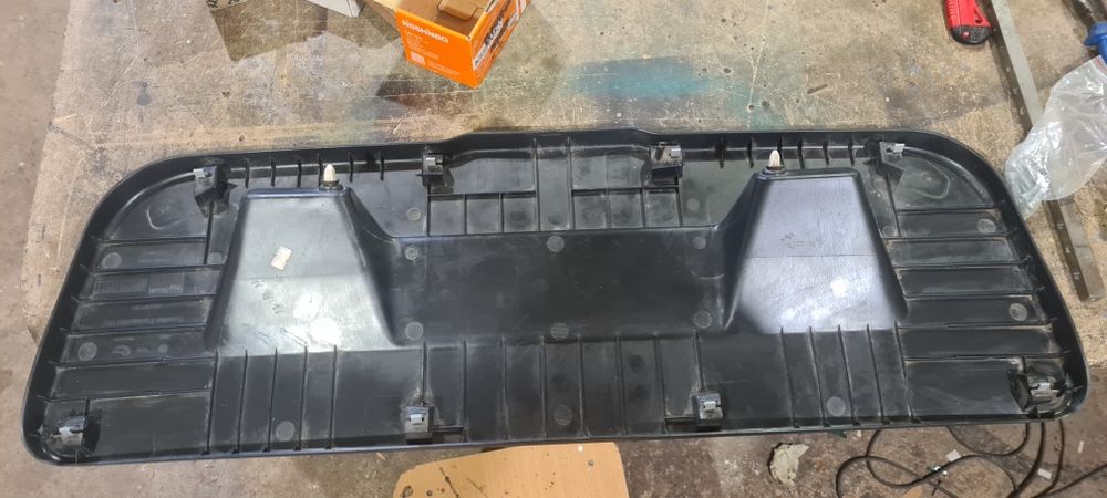 Обшивака крышки багажника polo седан начиная с 2011-16года