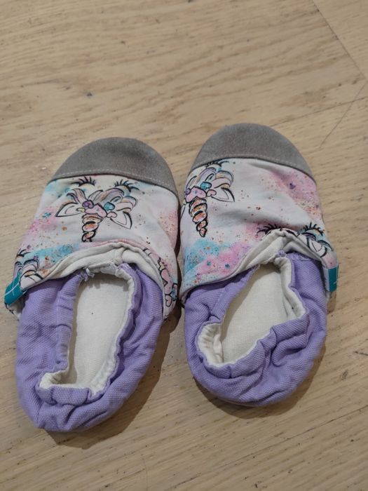 Papcie / kapcie dziecięce Titot (17 cm) – jednorożce