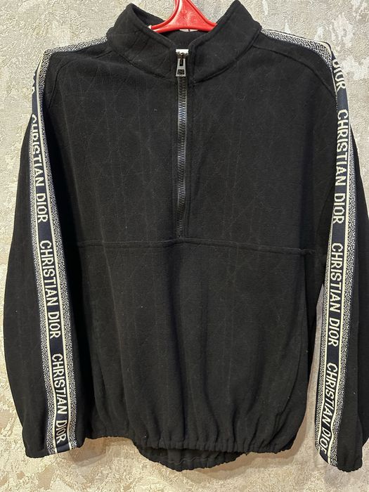 Продаю новий спортивний костюм .