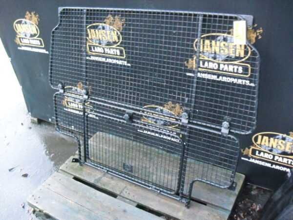 Land Rover Defender 110 Puma Dog Guard LR006447