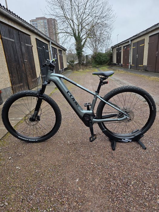 Rower elektryczny Cube Reaction pro 750