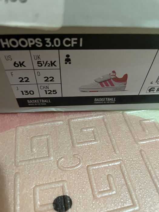 Кросівки для дівчинки adidas розмір 22