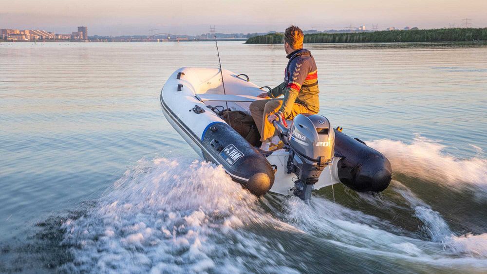 Yamaha F20G | silnik zaburtowy | 20 KM | rumpel, manetka | waga 57 kg