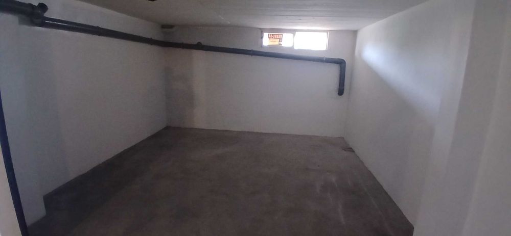 Vende-se garagem nas caldas da rainha