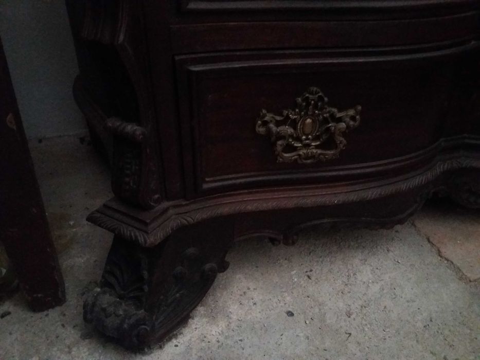 Cómoda Antiga com chaves Dão José