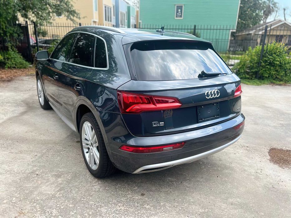 Audi Q5      2020