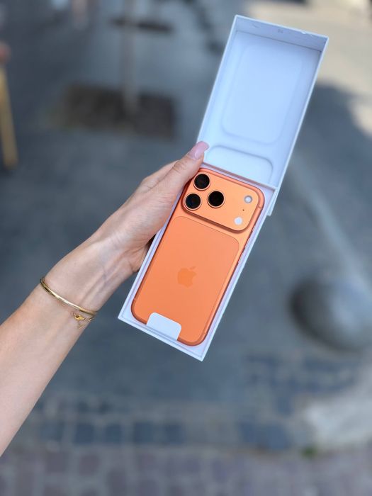 Apple iPhone 17 Pro 512Gb. (Cosmic Orange)