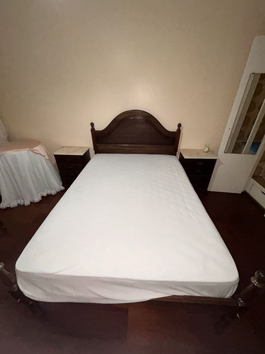 Cama em madeira