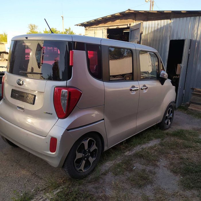 Продам  автомобиль  Kia Ray  2015 год