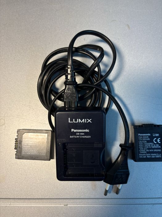Carregador Panasonic e 2 Baterias de Litium
