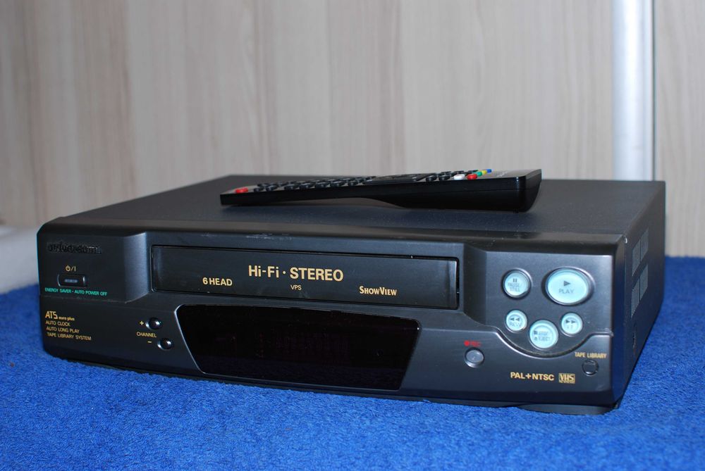 Magnetowid na kasety VHS Sanyo/Universum 6 głowic HiFi z pilotem