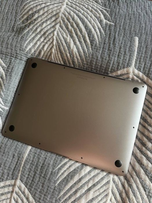 MacBook Air i5 13.3 8/256 в хорошому стані