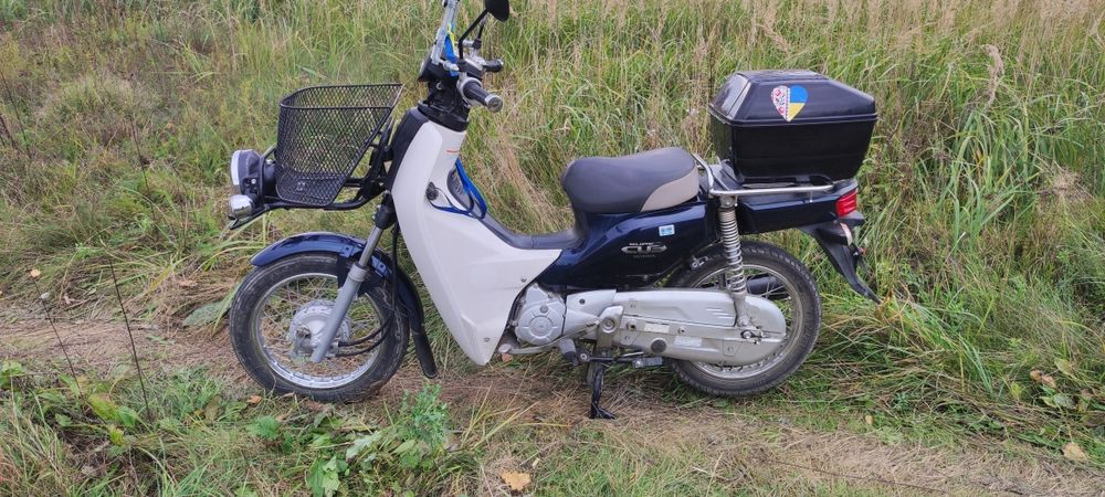 Honda Super Cub на ходу в хорошому збереженому стані