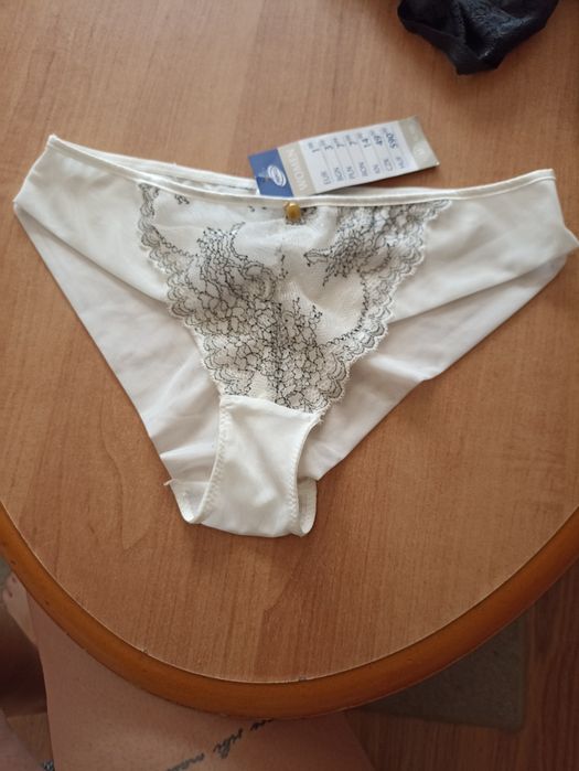Majtki figi M białe siateczka