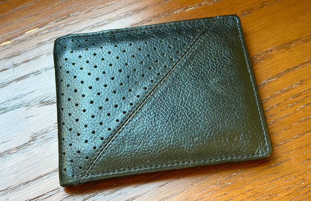 Чоловічий шкіряний гаманець в ідеальному стані