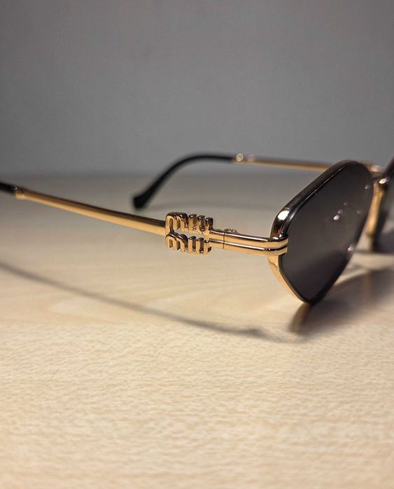 Okulary przeciwsłoneczne MiuMiu