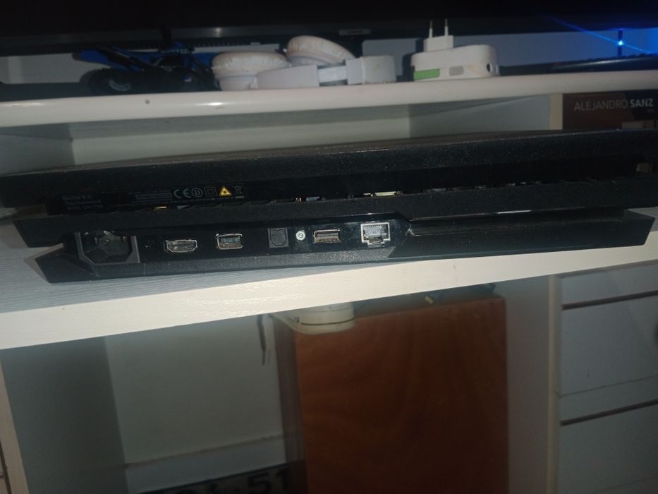 Ps4 Pro 1TB com 1 comando