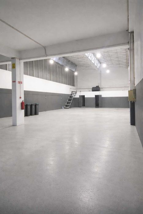 Arrendamento Armazem Industrial 325 m²