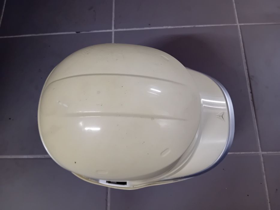 Kask budowlany używany
