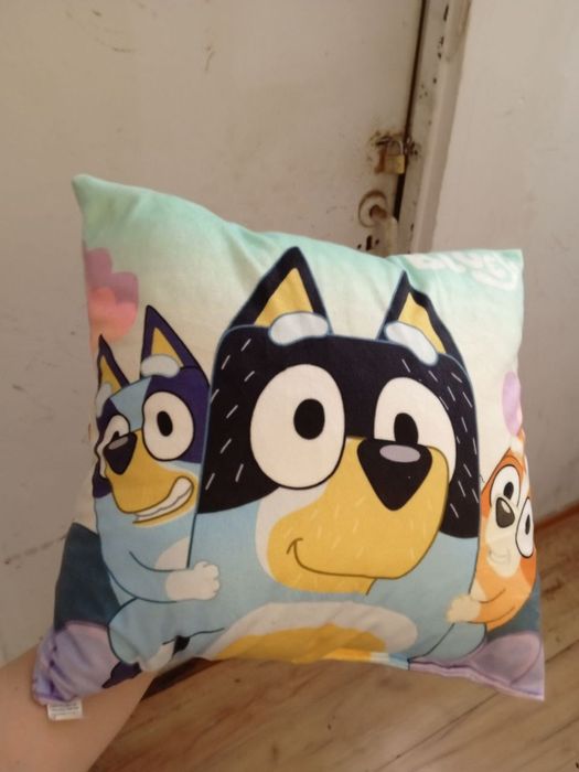 Poduszka Kolorowe sny z Bluey 
Opis:
