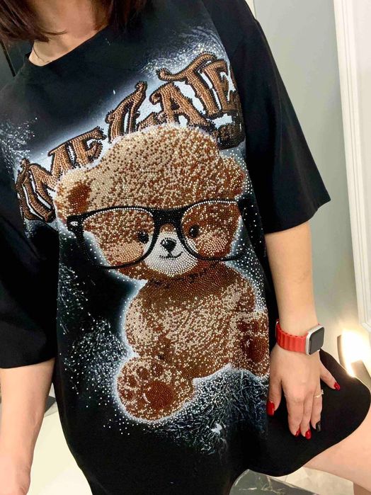 Яскрава Футболка оверсайз з мішком, зі стразами