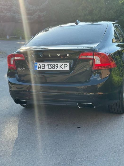 Volvo s60 2013 рік