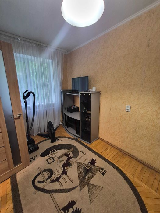 Продам 2 кімнатну квартиру на проспекті Космонавтів