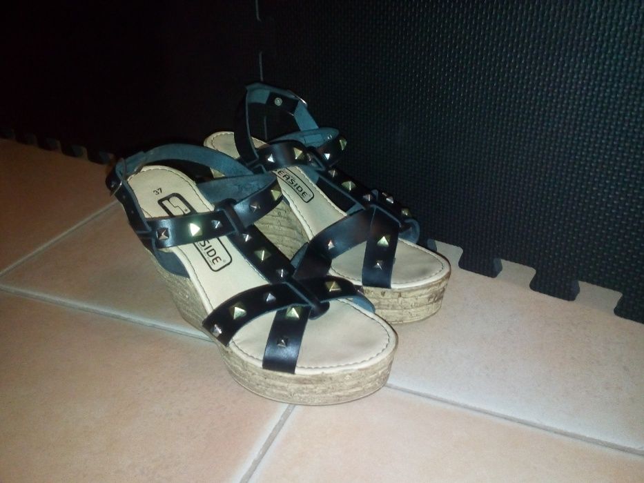 Vendo sandálias Seaside