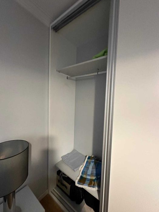 Roupeiro com duas portas correr