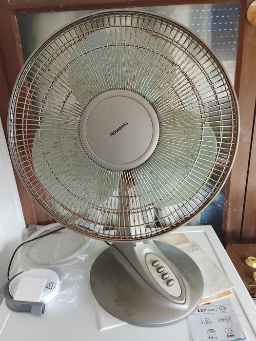 Vende se ventoinha usada a funcionar