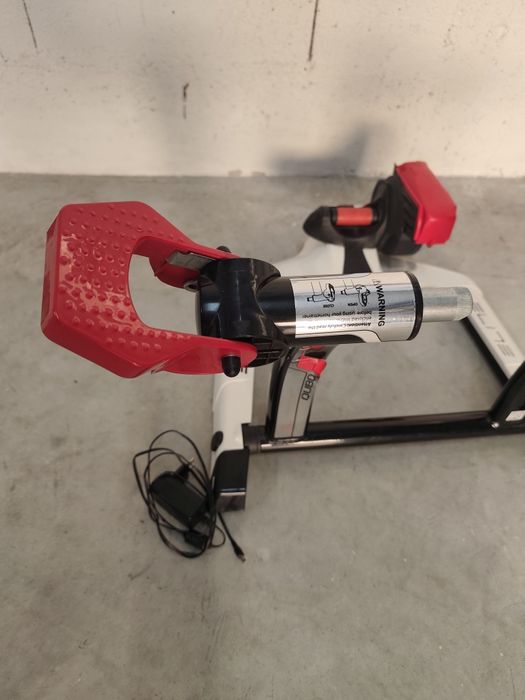 Rolo de Treino Elite Qubo Digital Smart B+, Roda de Treino da Marca Rodi Blaster com Pneu Indoor Van Rysel  700×25, Apoio de Roda BTwin Smooth