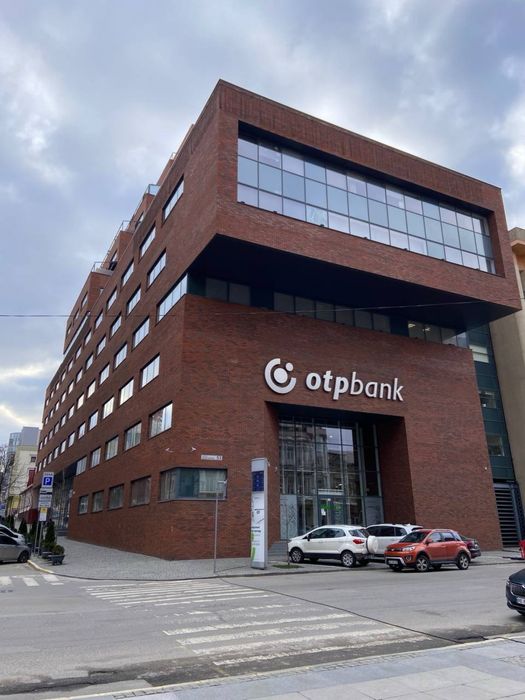 Офіс 39 кв. м. з генерацією та парковкою.