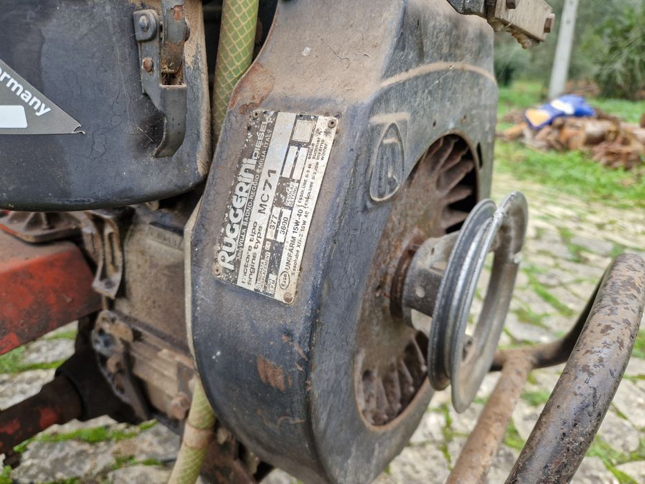 Motoenxada com reboque Ruggerini