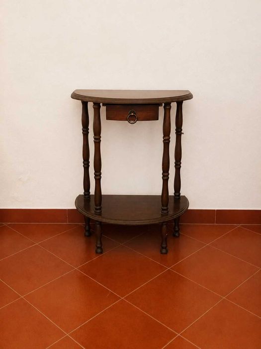Consola pequena bom estado
