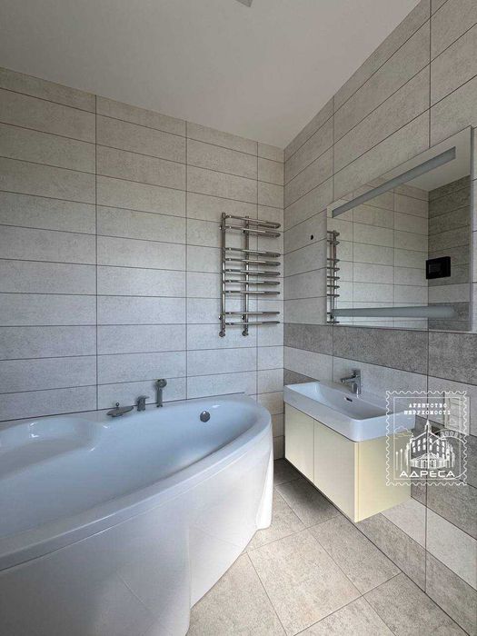 Добротний цегляний будинок в передмісті Рівного (село Бармаки)