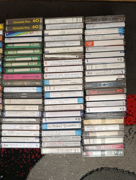 130 kaset magnetofonowych