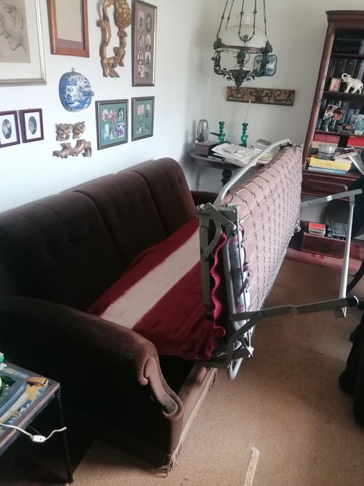 Sofá-cama + candeeiro de tecto